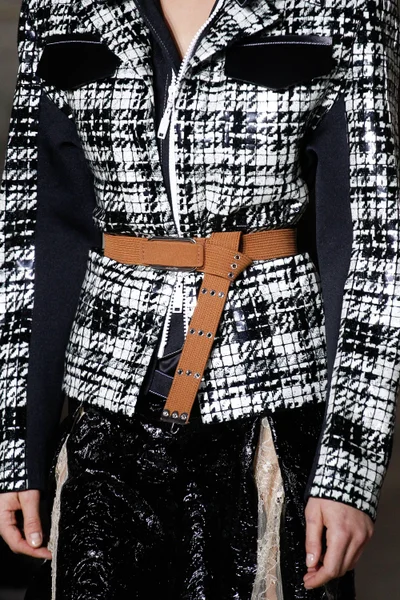 Look 50